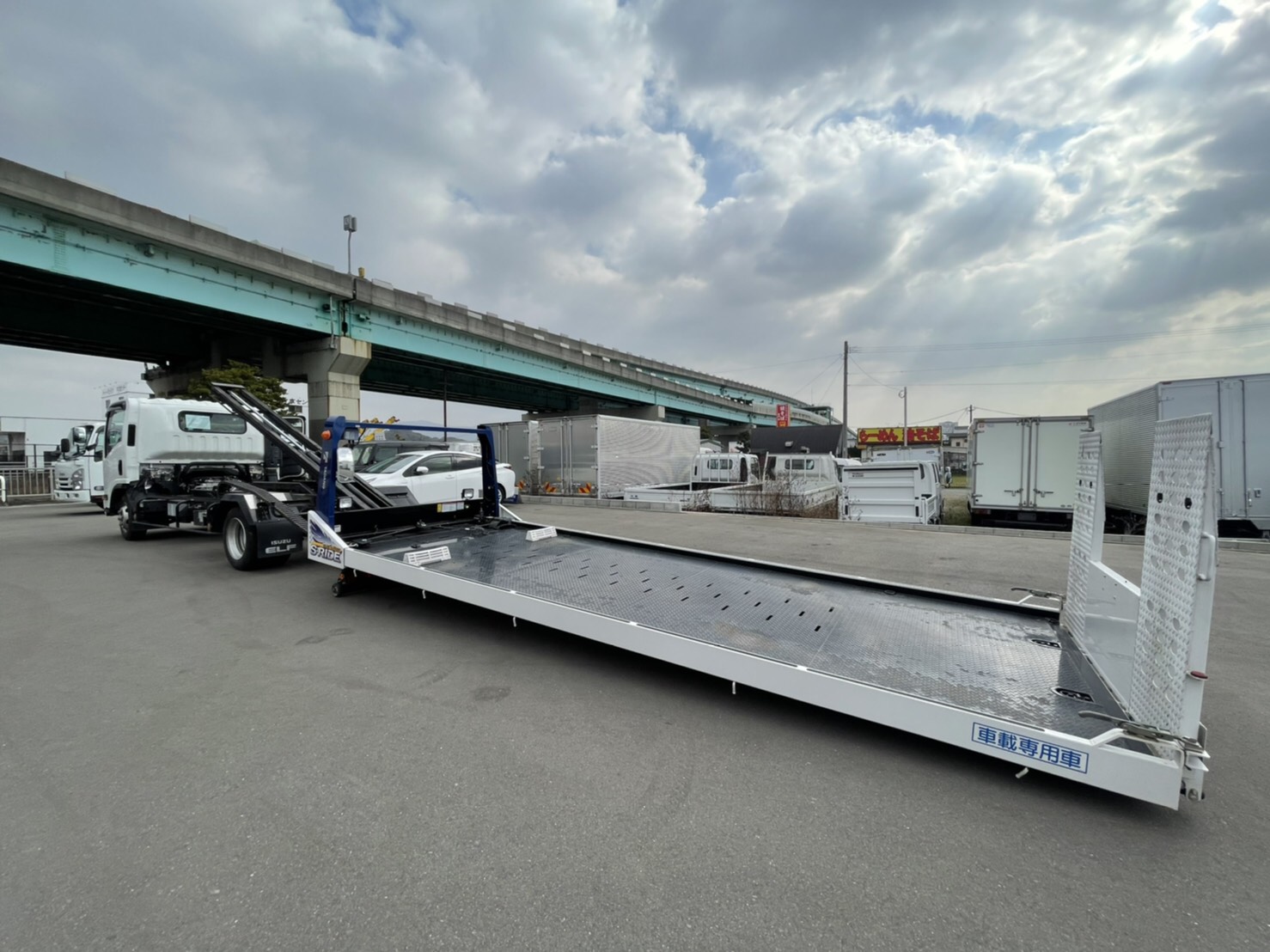 福岡空港 博多駅 天神 博多ふ頭の格安レンタカーならラインレンタカーへ 積載車料金ページ